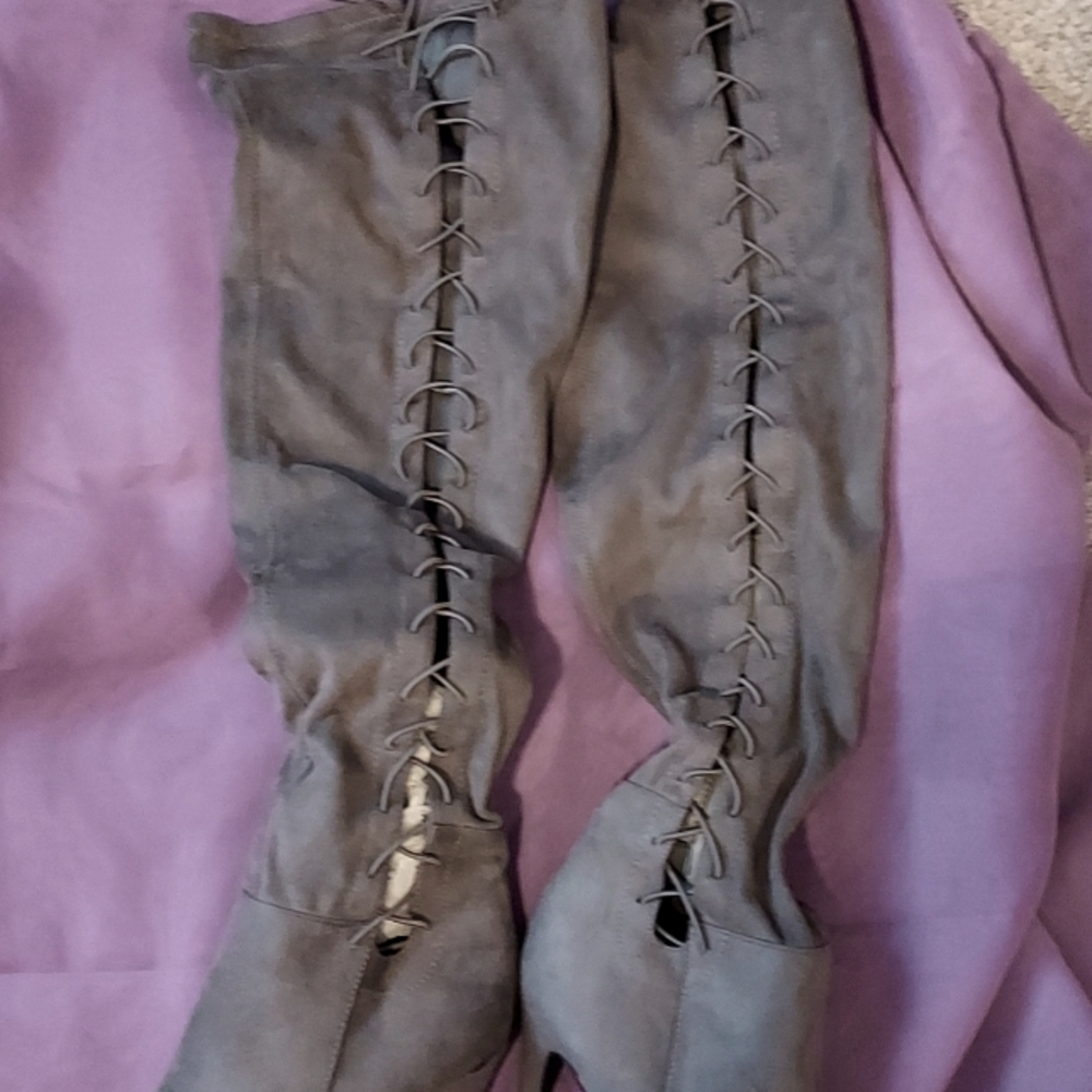 Shoes - Picture 4 of 4